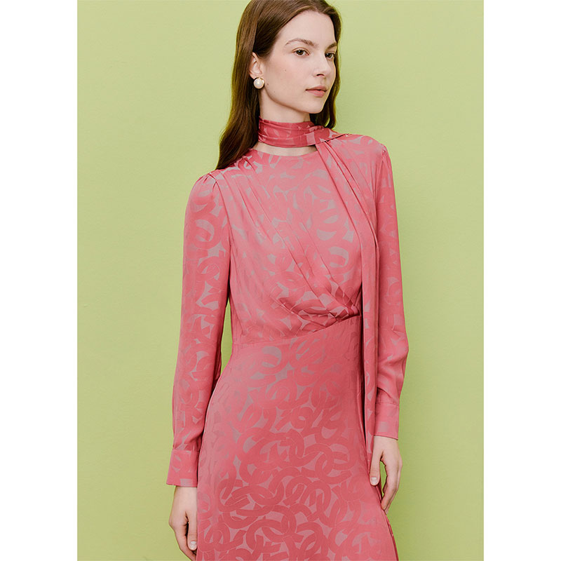 2026年早春新款花纹围巾式连衣裙