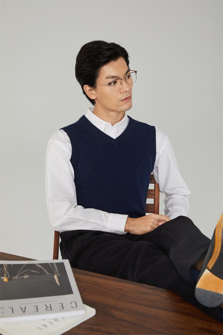 HEARDRO 男士V领可机洗WASHABLE精纺羊毛背心 8335322110